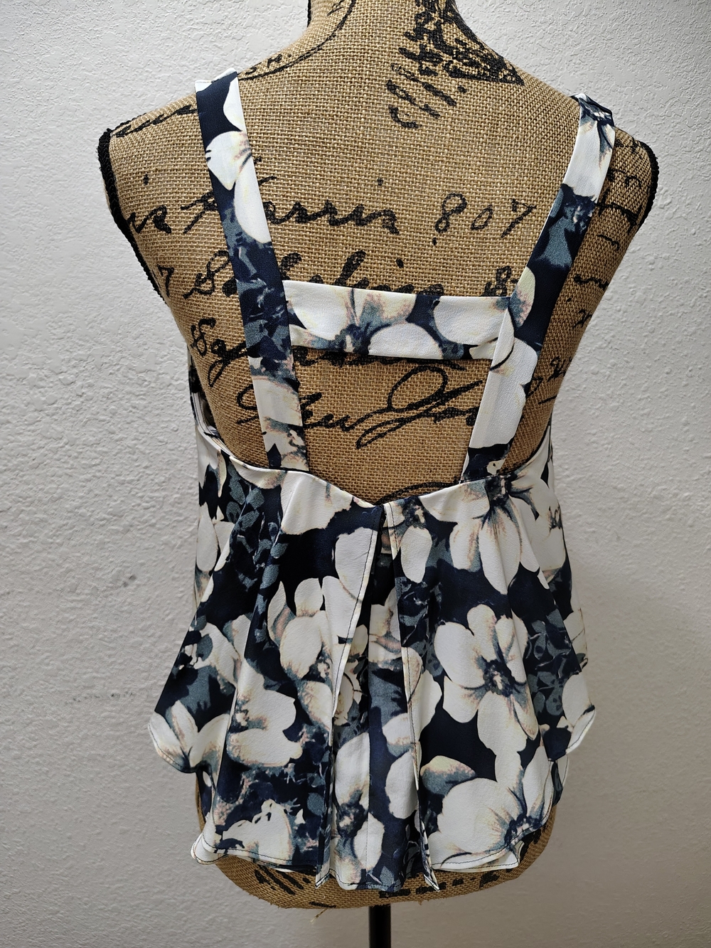 INTERMIX Lia 100% Silk Floral V-Neck Flowy Layered Sleeveless Top Multicolored - Picture 3 of 6